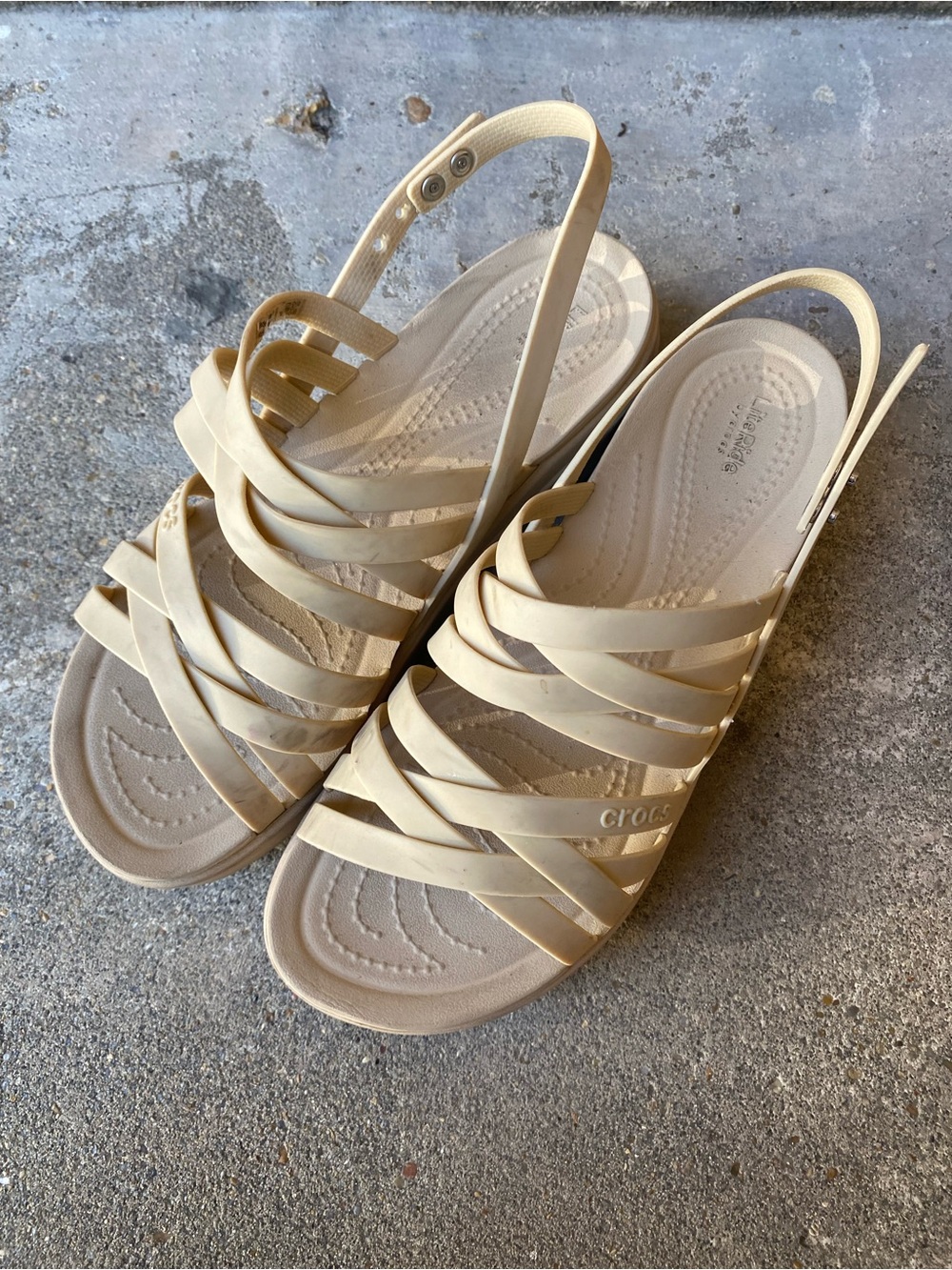 Crocs Women's Sz 8 Brooklyn Low Wedge Sandals Cream LiteRide Foam Footbed. - Picture 2 of 6